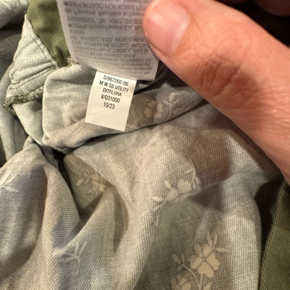 Old Navy children’s SZ L (10-12) utility romper green with white flowers - Picture 6 of 8